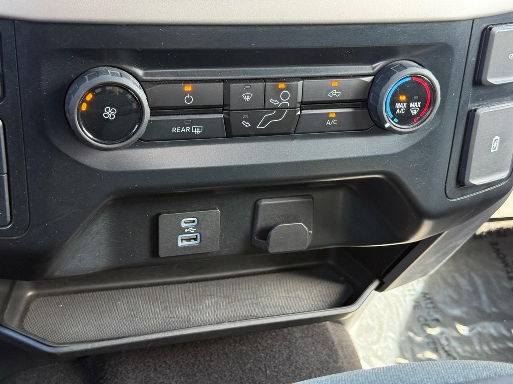 Ford F-150 Vehicle Full-screen Gallery Image 20