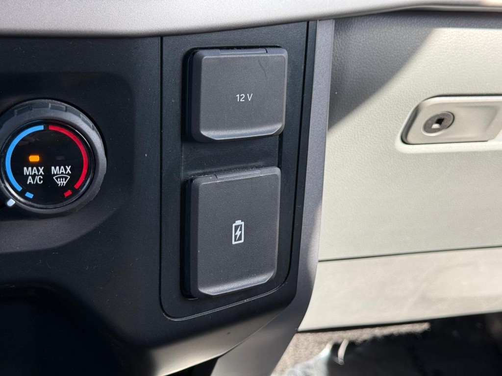 Ford F-150 Vehicle Full-screen Gallery Image 21