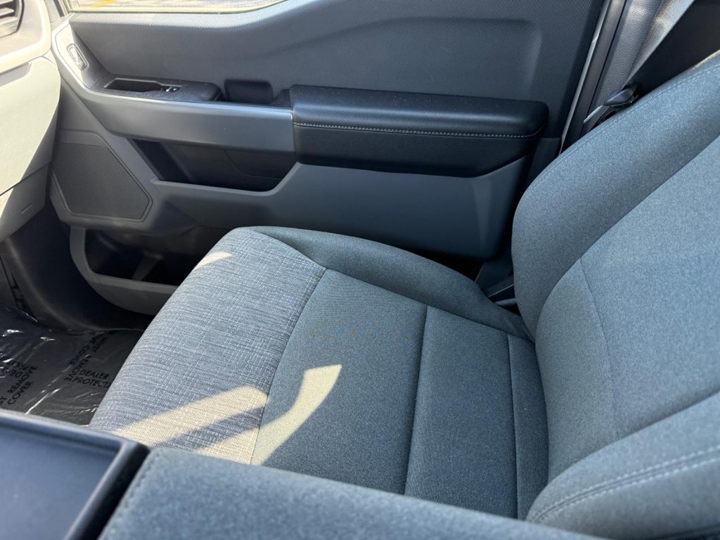 Ford F-150 Vehicle Full-screen Gallery Image 22