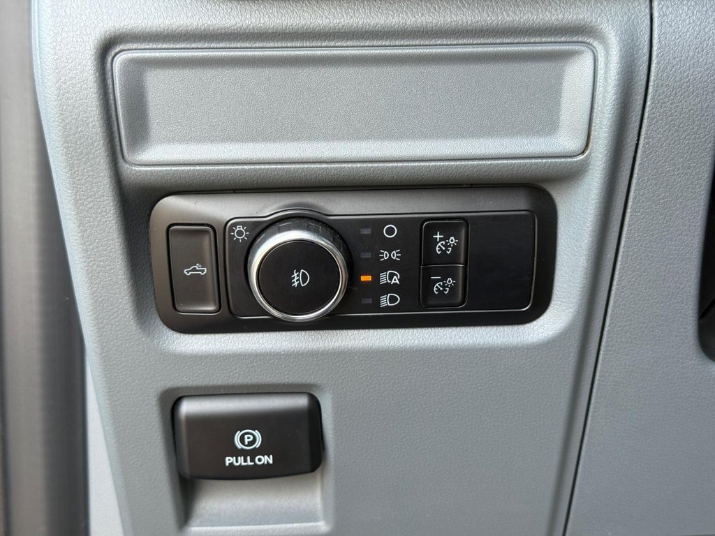 Ford F-150 Vehicle Full-screen Gallery Image 24