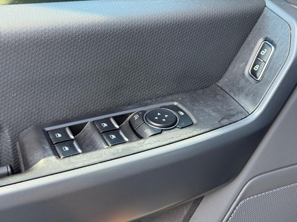 Ford F-150 Vehicle Full-screen Gallery Image 25