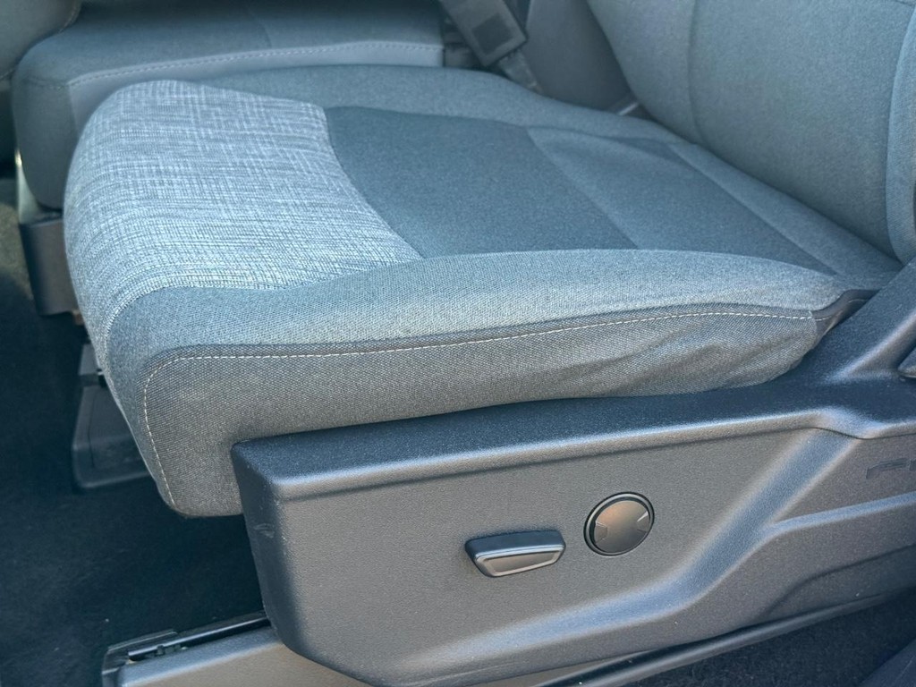 Ford F-150 Vehicle Full-screen Gallery Image 26