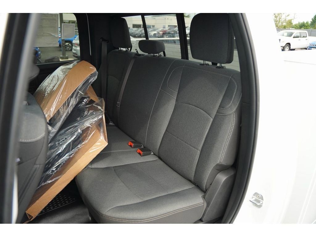 Ram 2500 Vehicle Full-screen Gallery Image 11