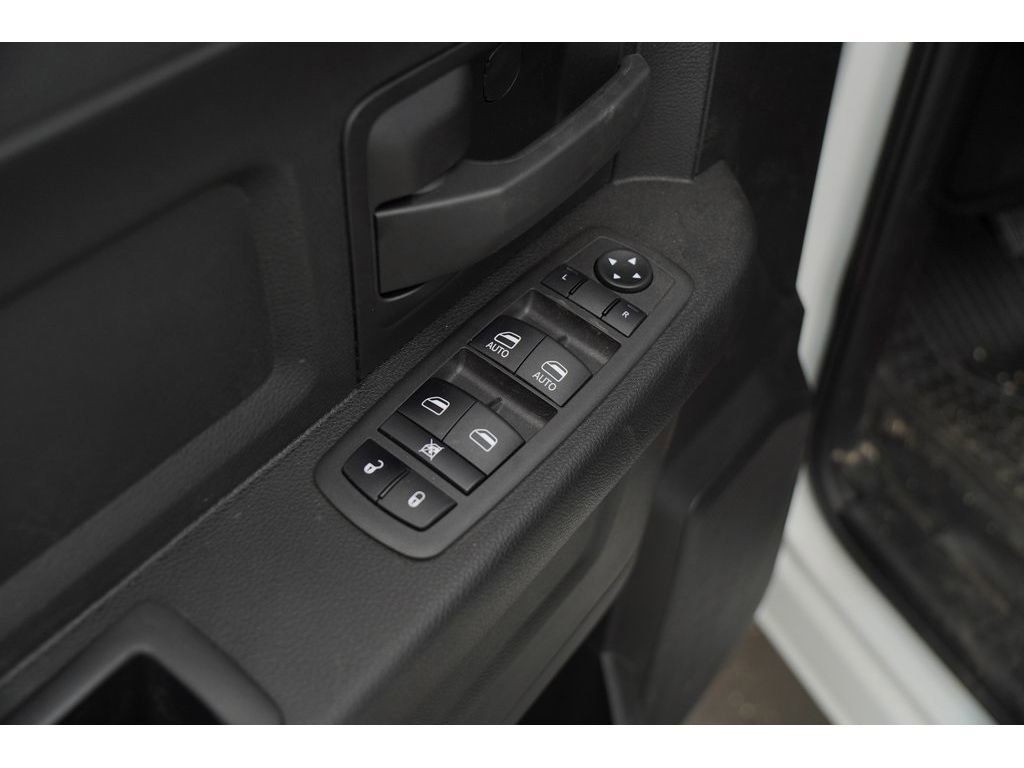 Ram 2500 Vehicle Full-screen Gallery Image 13