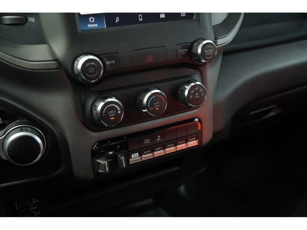 Ram 2500 Vehicle Full-screen Gallery Image 17