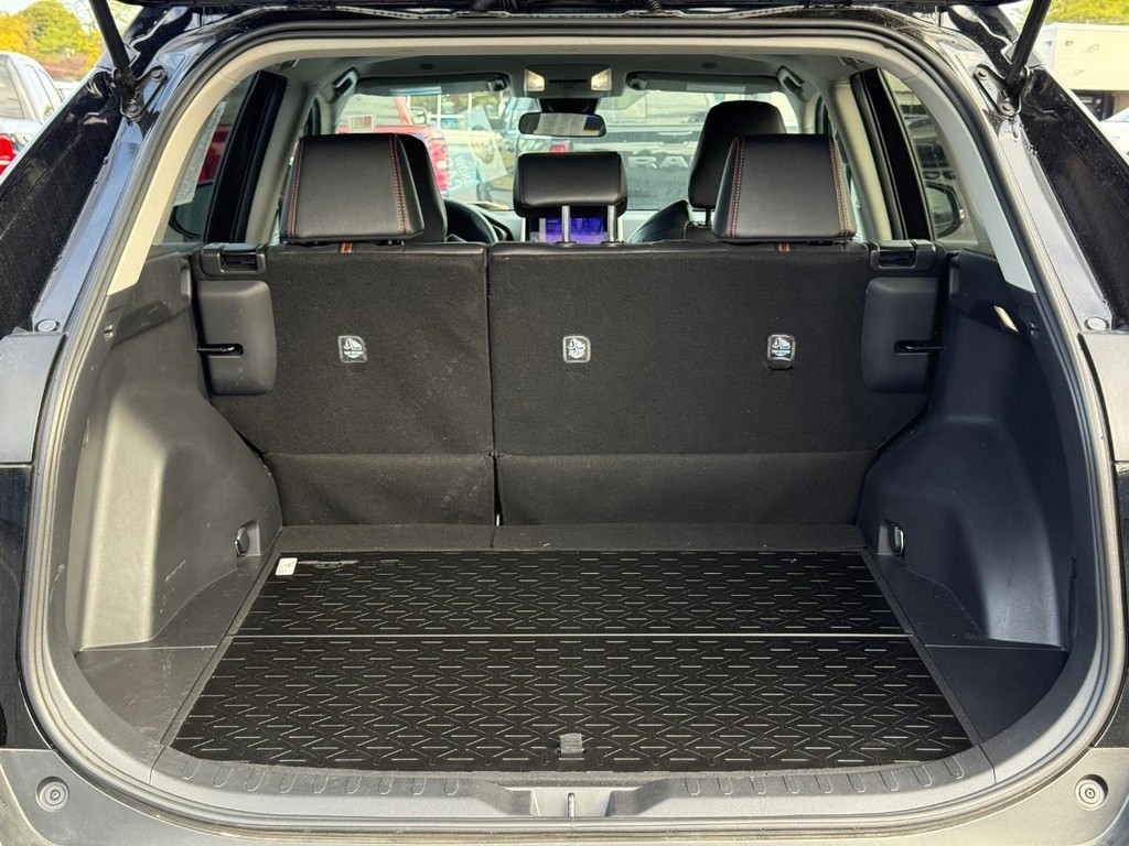 Toyota RAV4 Vehicle Full-screen Gallery Image 07