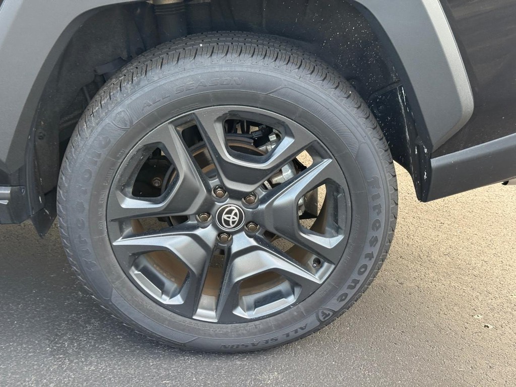 Toyota RAV4 Vehicle Full-screen Gallery Image 08