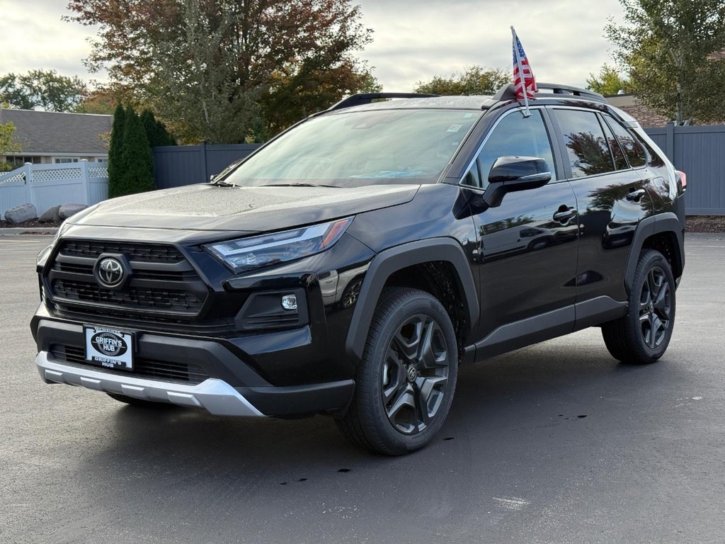 Toyota RAV4 Vehicle Full-screen Gallery Image 09