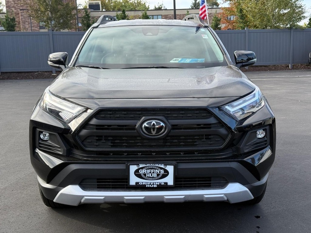 Toyota RAV4 Vehicle Full-screen Gallery Image 10