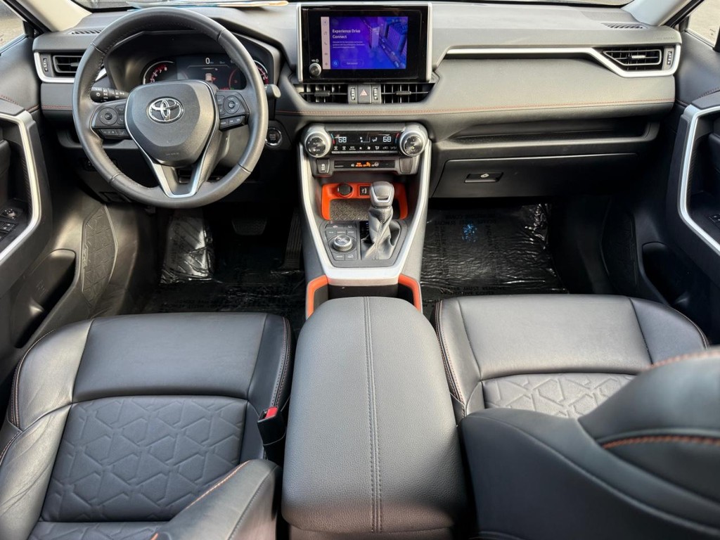 Toyota RAV4 Vehicle Full-screen Gallery Image 12