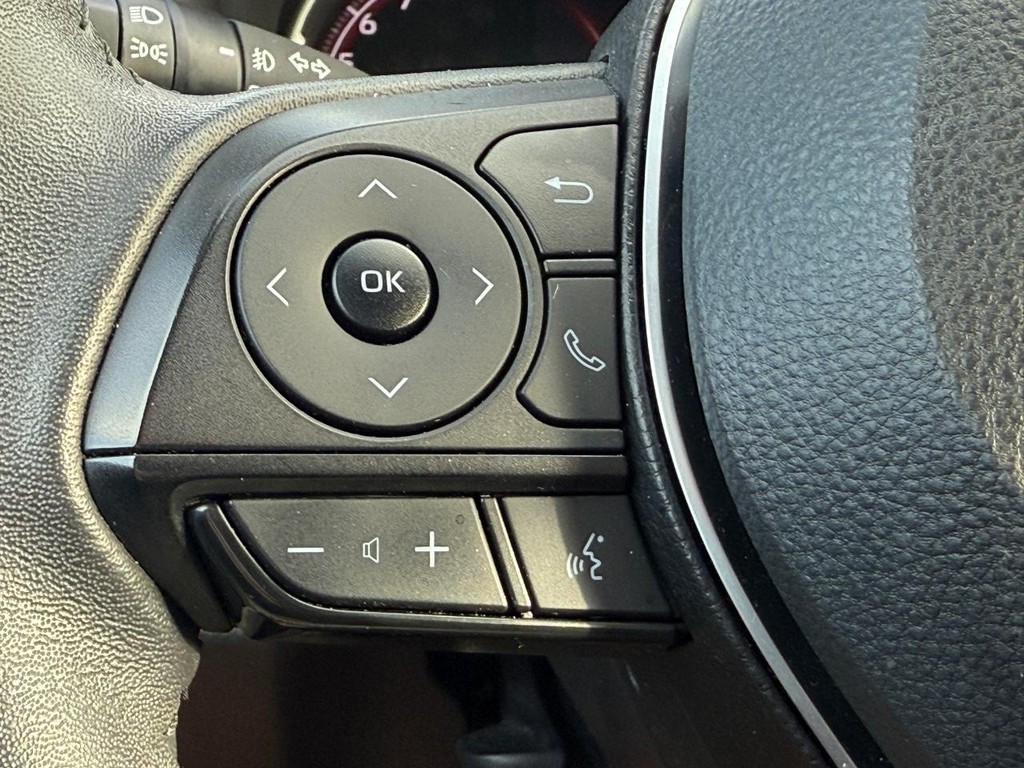 Toyota RAV4 Vehicle Full-screen Gallery Image 14