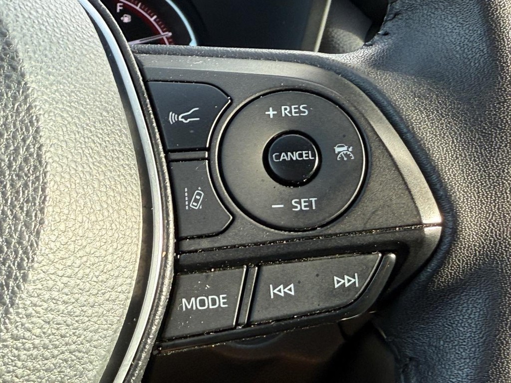 Toyota RAV4 Vehicle Full-screen Gallery Image 15