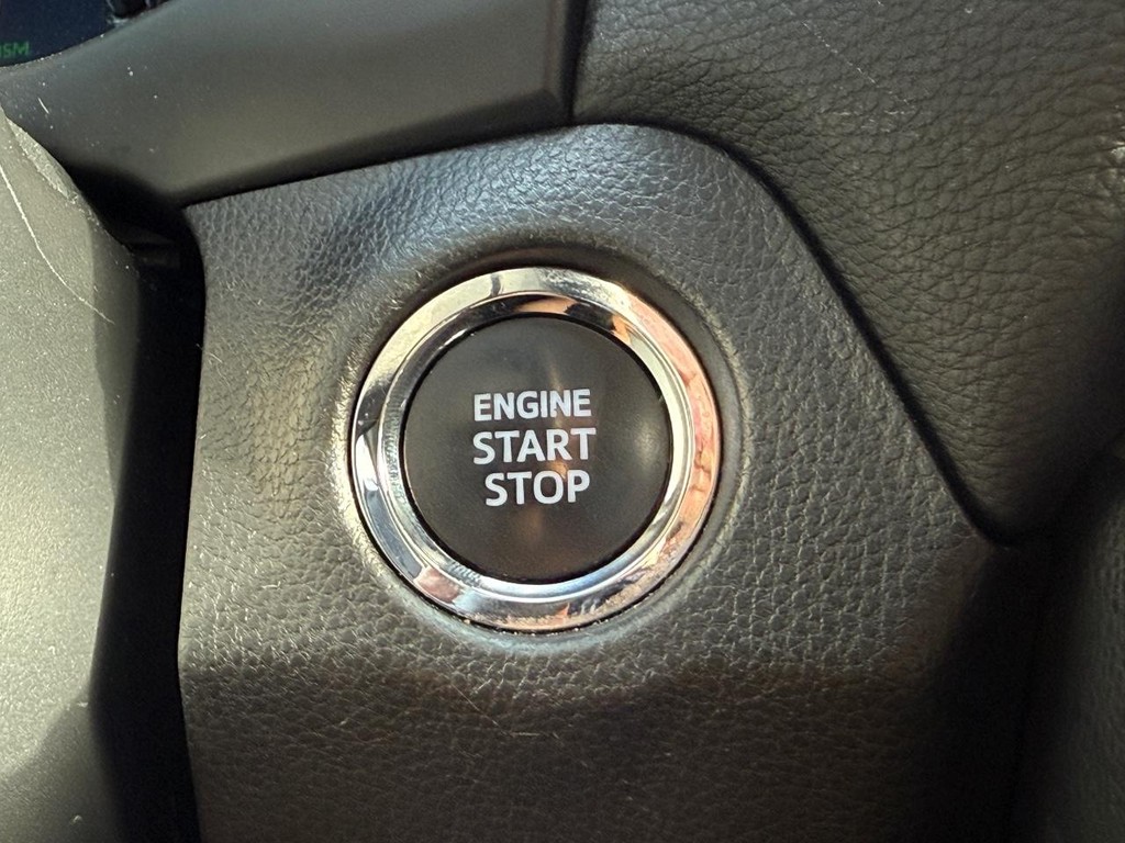 Toyota RAV4 Vehicle Full-screen Gallery Image 16