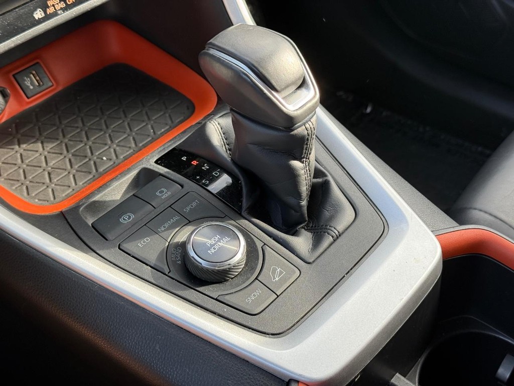 Toyota RAV4 Vehicle Full-screen Gallery Image 20