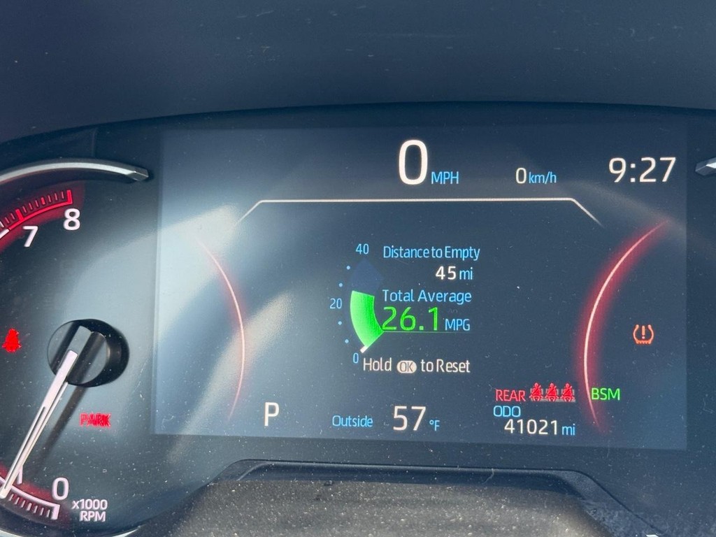 Toyota RAV4 Vehicle Full-screen Gallery Image 22