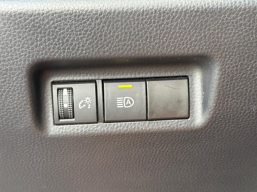 Toyota RAV4 Vehicle Full-screen Gallery Image 23