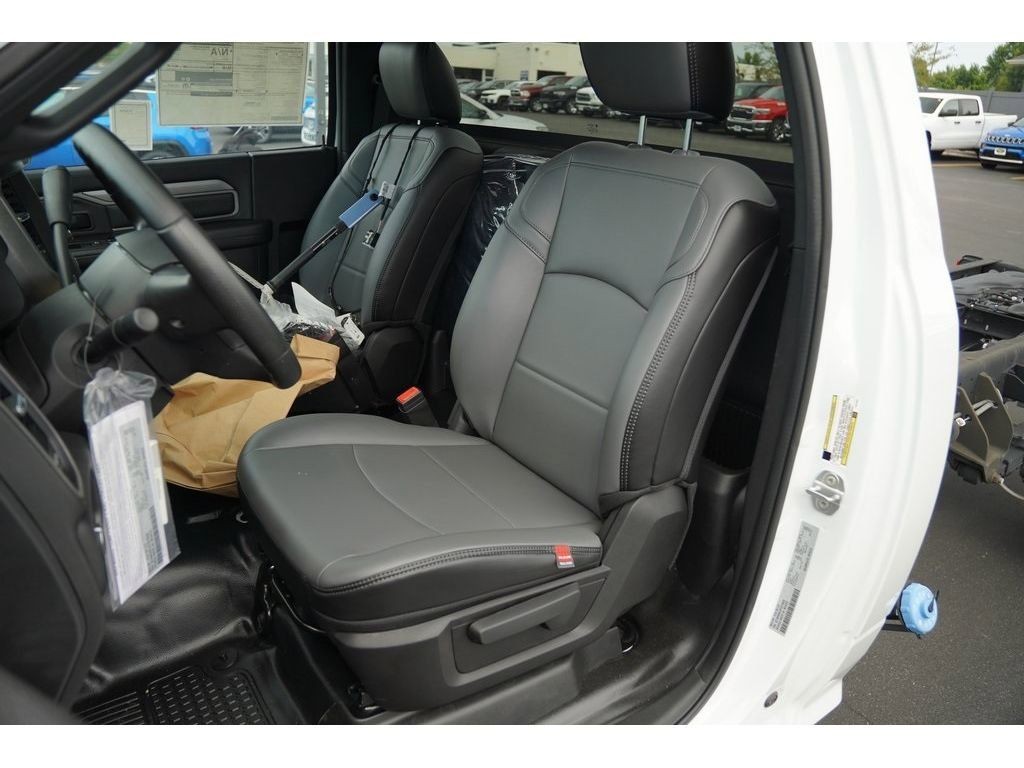 Ram 4500 Chassis Cab Vehicle Full-screen Gallery Image 06