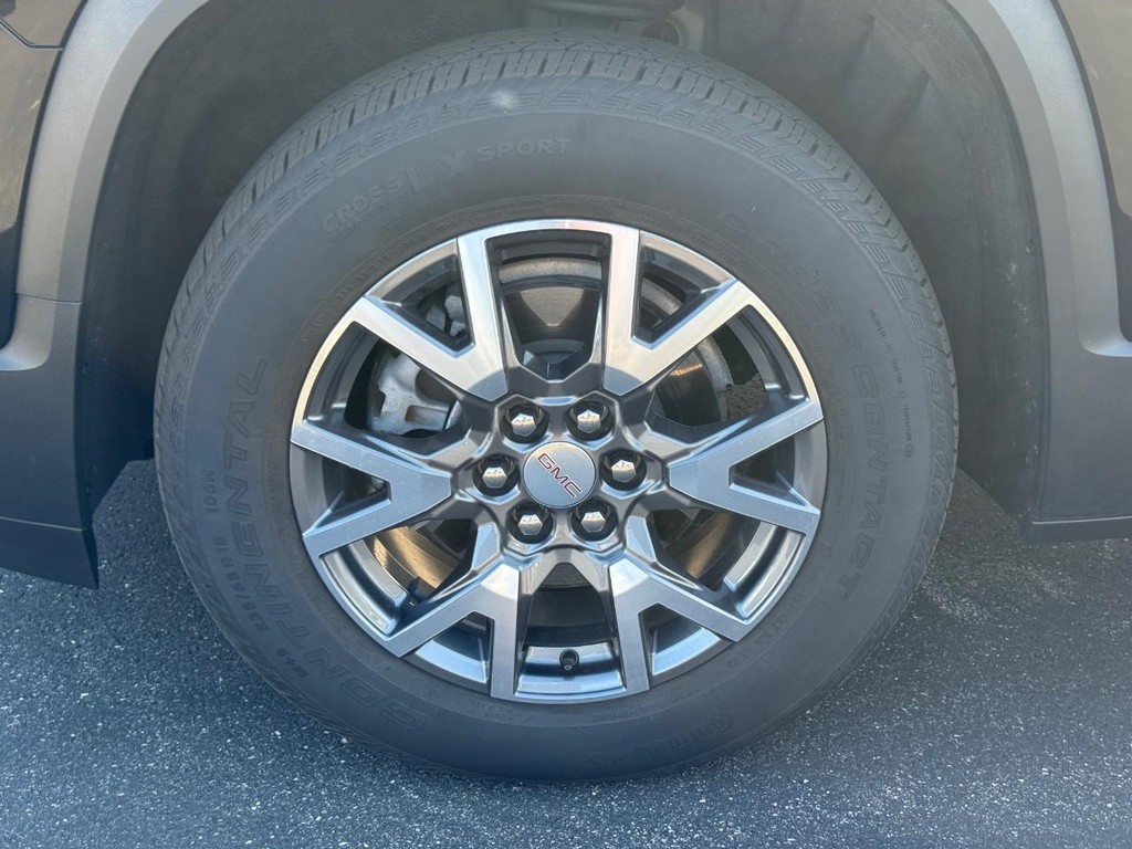 GMC Acadia Vehicle Full-screen Gallery Image 09