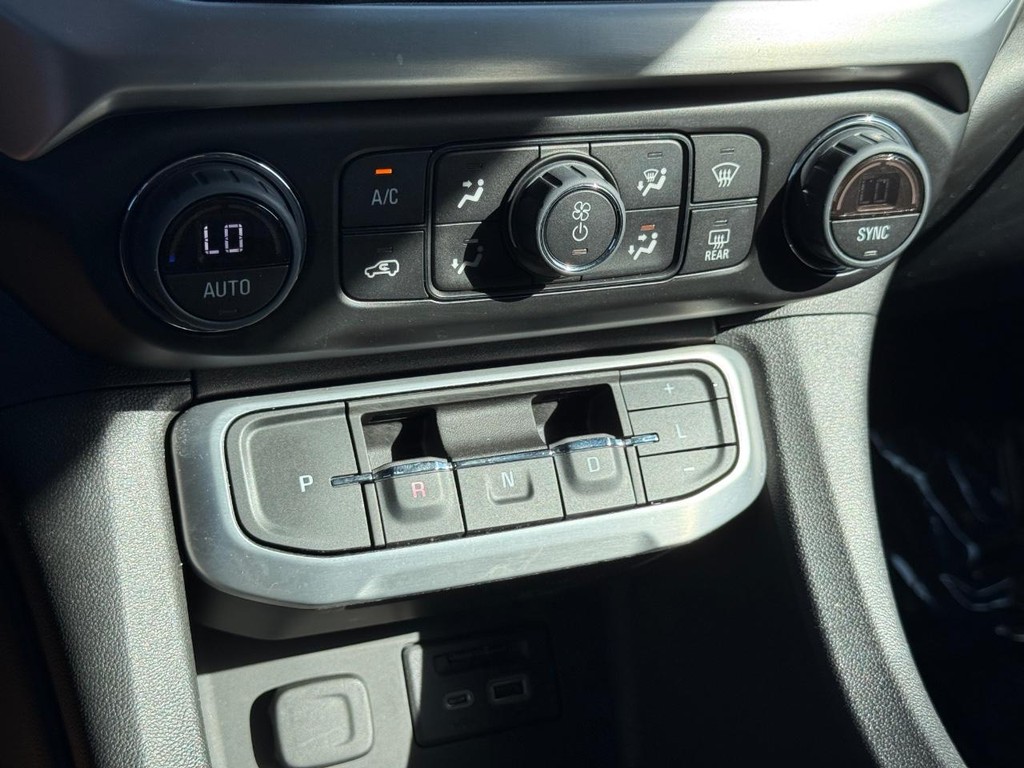 GMC Acadia Vehicle Full-screen Gallery Image 20