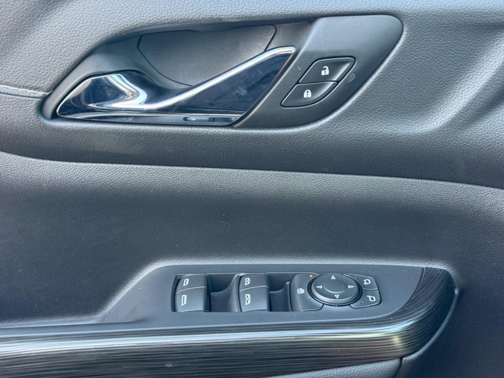 GMC Acadia Vehicle Full-screen Gallery Image 24