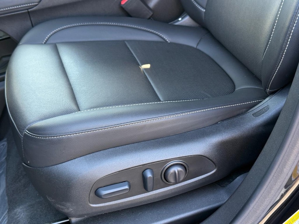 GMC Acadia Vehicle Full-screen Gallery Image 26