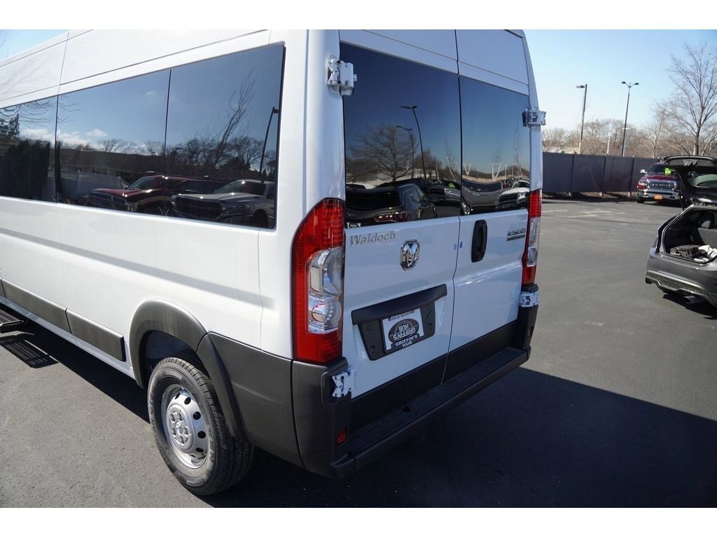 Ram ProMaster Window Van Vehicle Full-screen Gallery Image 03