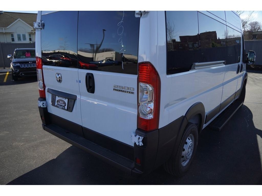 Ram ProMaster Window Van Vehicle Full-screen Gallery Image 04