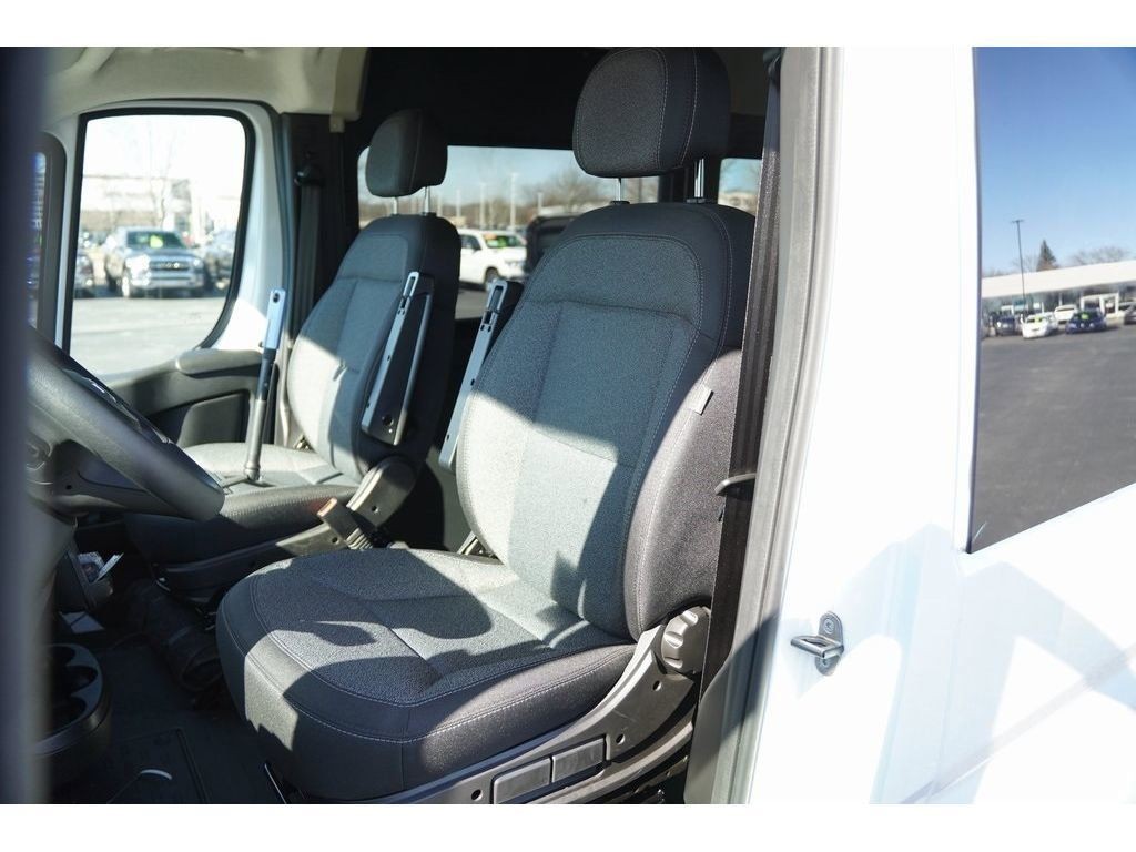 Ram ProMaster Window Van Vehicle Full-screen Gallery Image 07