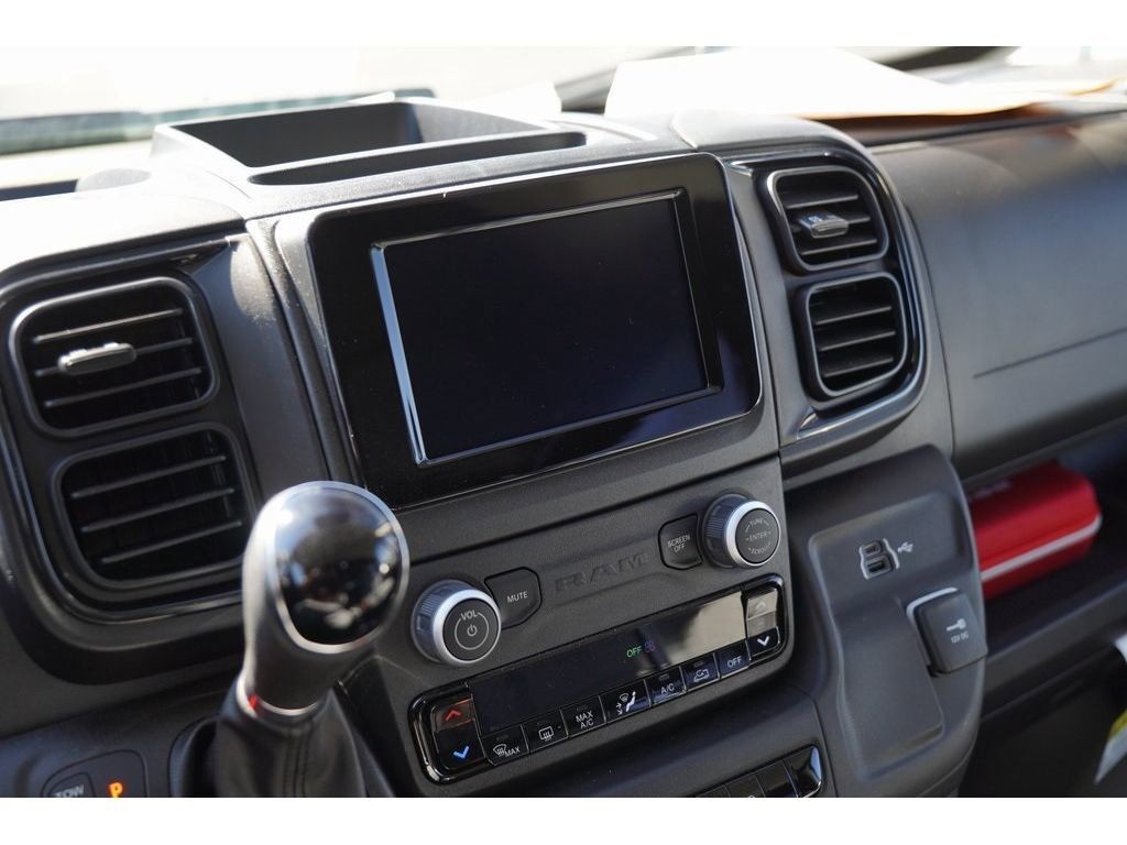 Ram ProMaster Window Van Vehicle Full-screen Gallery Image 14