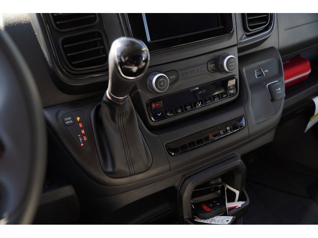 Ram ProMaster Window Van Vehicle Full-screen Gallery Image 15