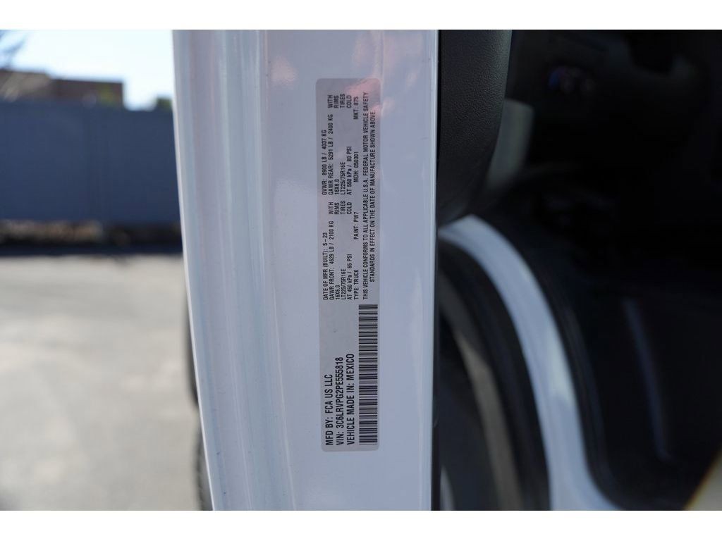 Ram ProMaster Window Van Vehicle Full-screen Gallery Image 17