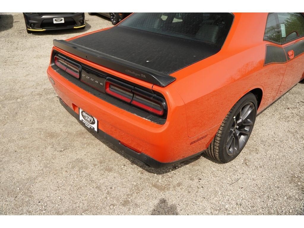 Dodge Challenger Vehicle Full-screen Gallery Image 04
