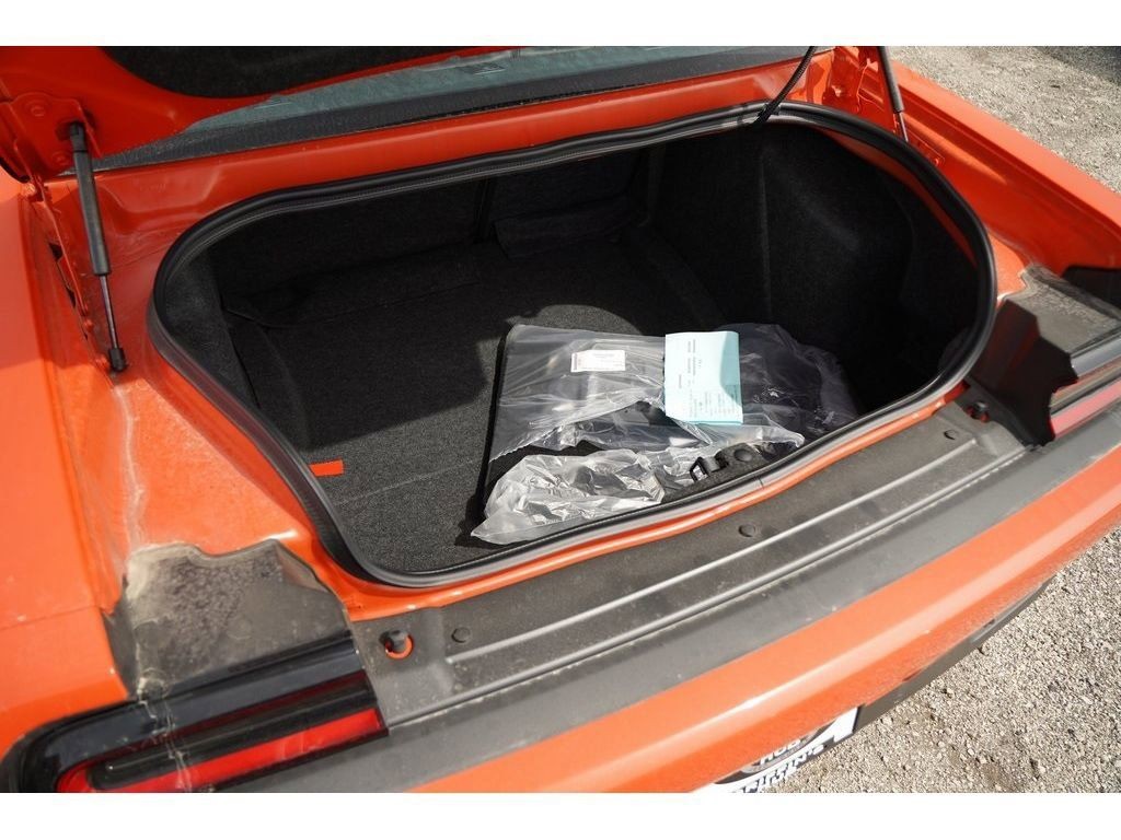 Dodge Challenger Vehicle Full-screen Gallery Image 05