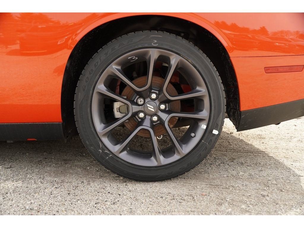 Dodge Challenger Vehicle Full-screen Gallery Image 06