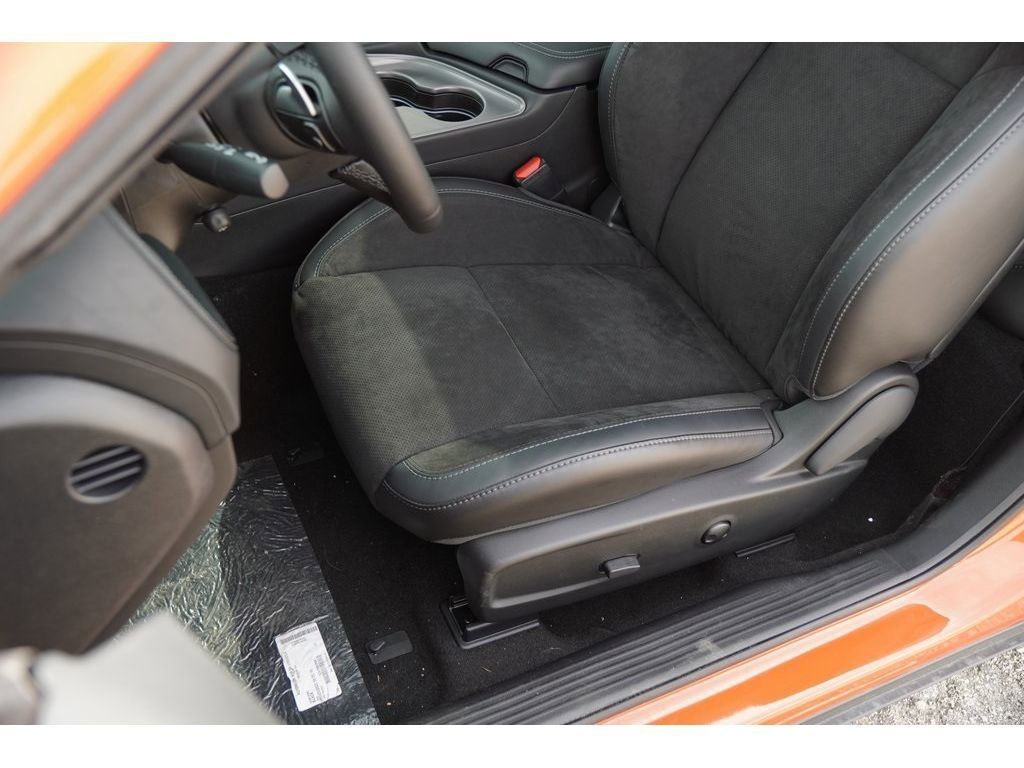 Dodge Challenger Vehicle Full-screen Gallery Image 07