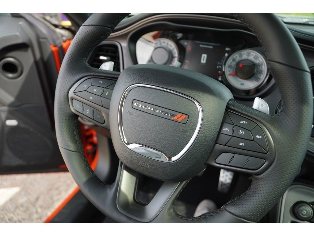 Dodge Challenger Vehicle Full-screen Gallery Image 10