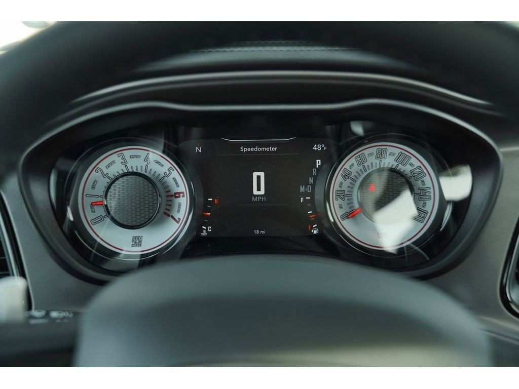 Dodge Challenger Vehicle Full-screen Gallery Image 11