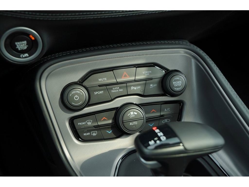 Dodge Challenger Vehicle Full-screen Gallery Image 13