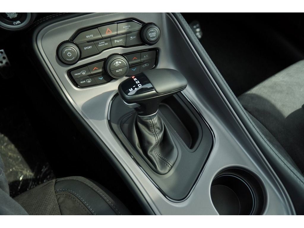 Dodge Challenger Vehicle Full-screen Gallery Image 14