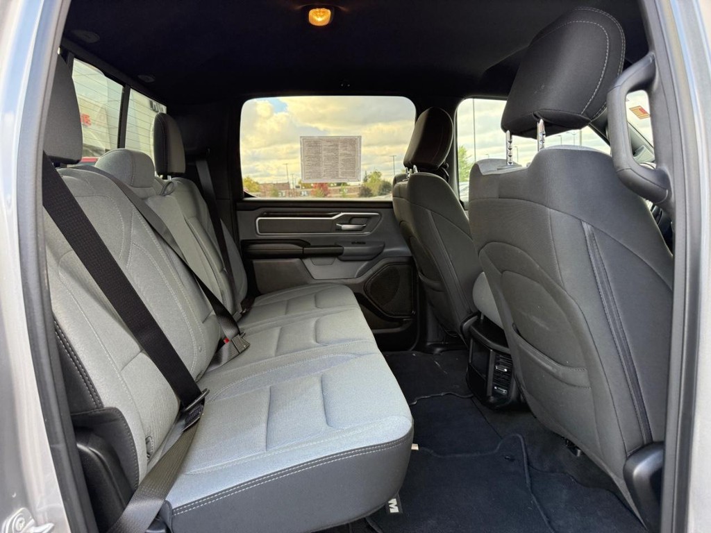 Ram 1500 Vehicle Full-screen Gallery Image 11