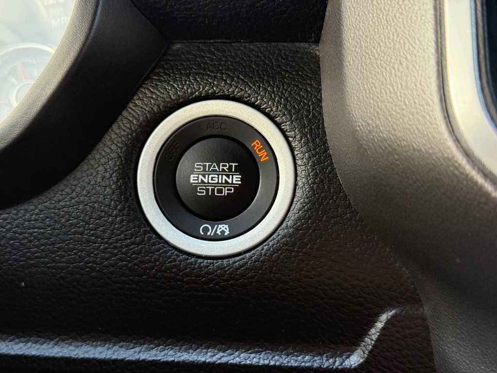 Ram 1500 Vehicle Full-screen Gallery Image 16