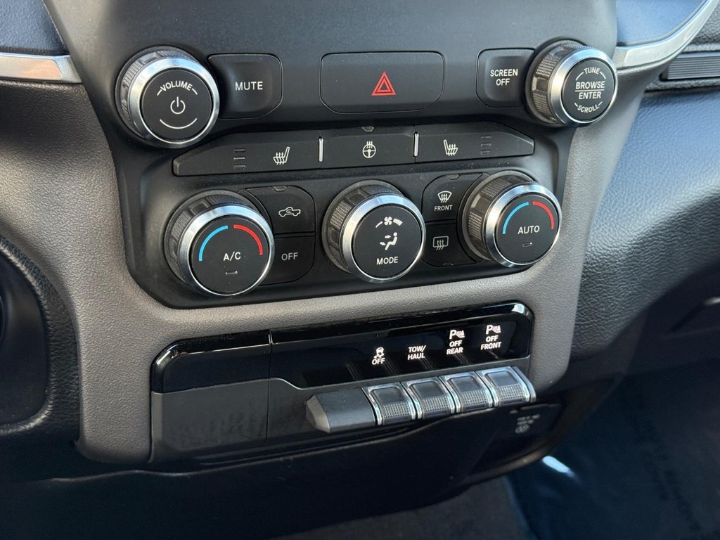 Ram 1500 Vehicle Full-screen Gallery Image 21