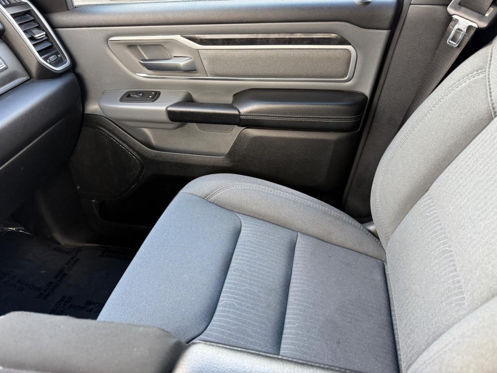 Ram 1500 Vehicle Full-screen Gallery Image 22