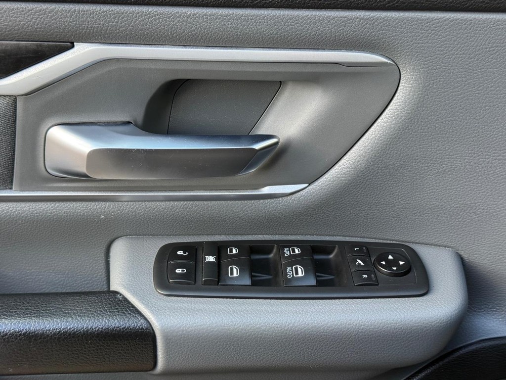 Ram 1500 Vehicle Full-screen Gallery Image 25