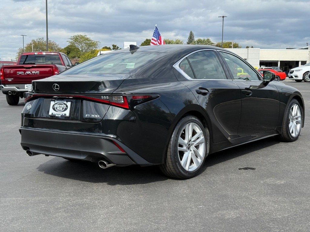 Lexus IS Vehicle Full-screen Gallery Image 04