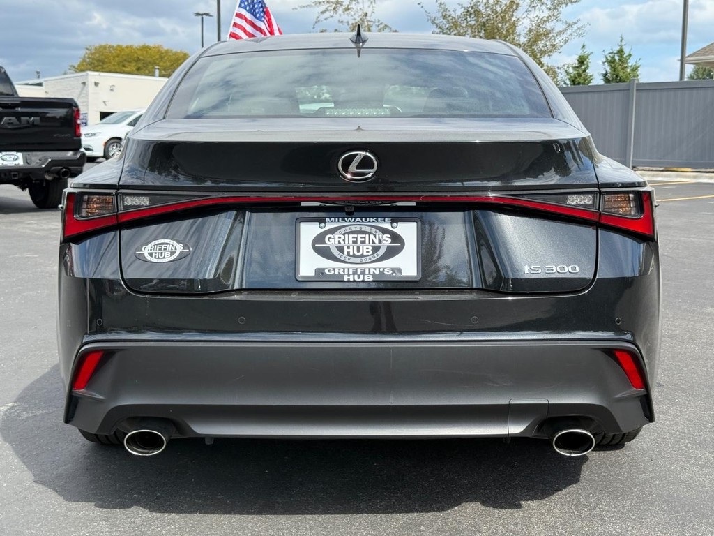 Lexus IS Vehicle Full-screen Gallery Image 05