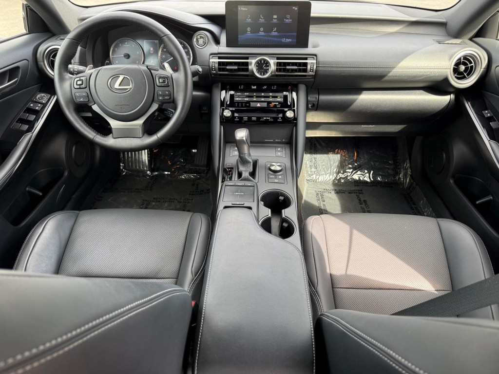 Lexus IS Vehicle Full-screen Gallery Image 13