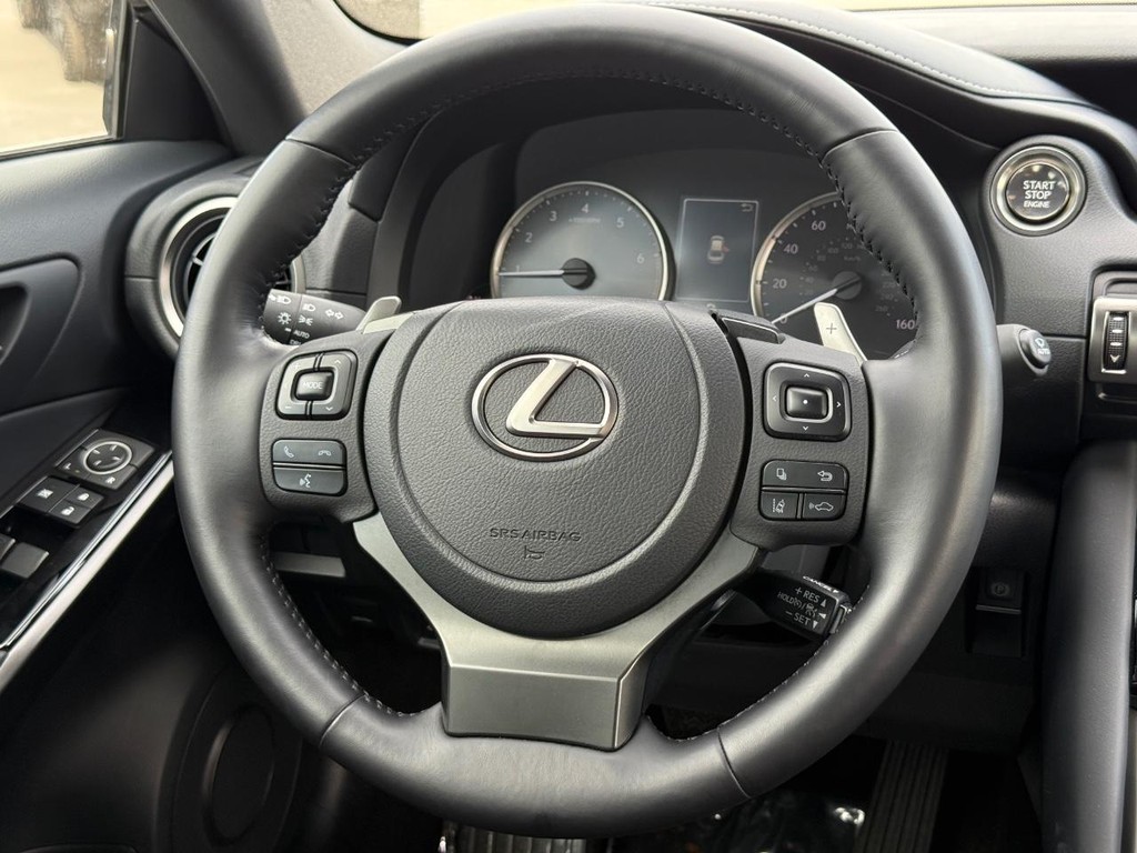 Lexus IS Vehicle Full-screen Gallery Image 14