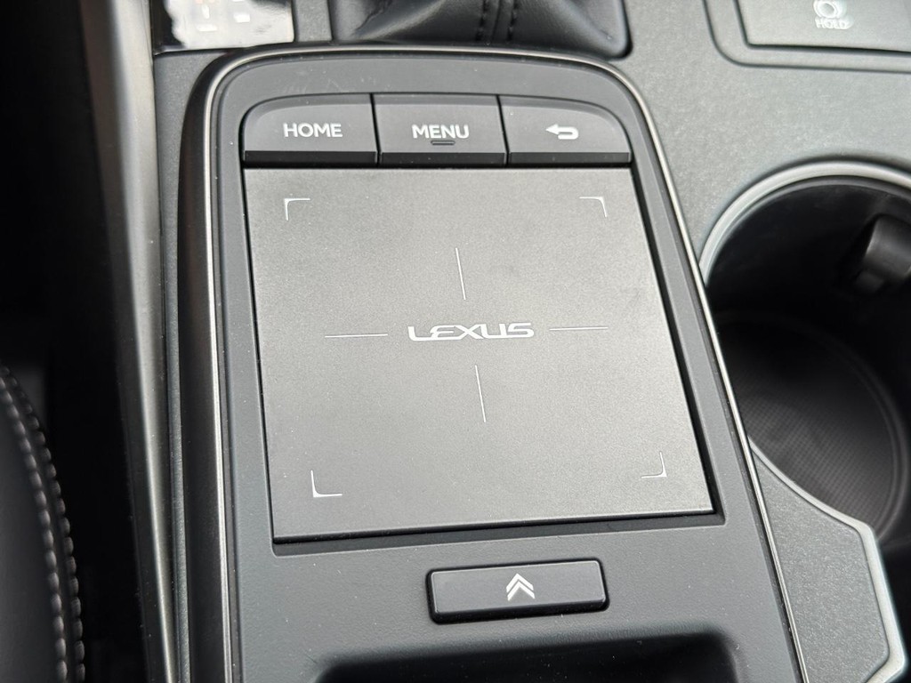 Lexus IS Vehicle Full-screen Gallery Image 23