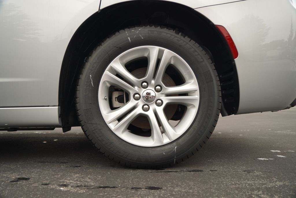 Dodge Charger Vehicle Full-screen Gallery Image 07